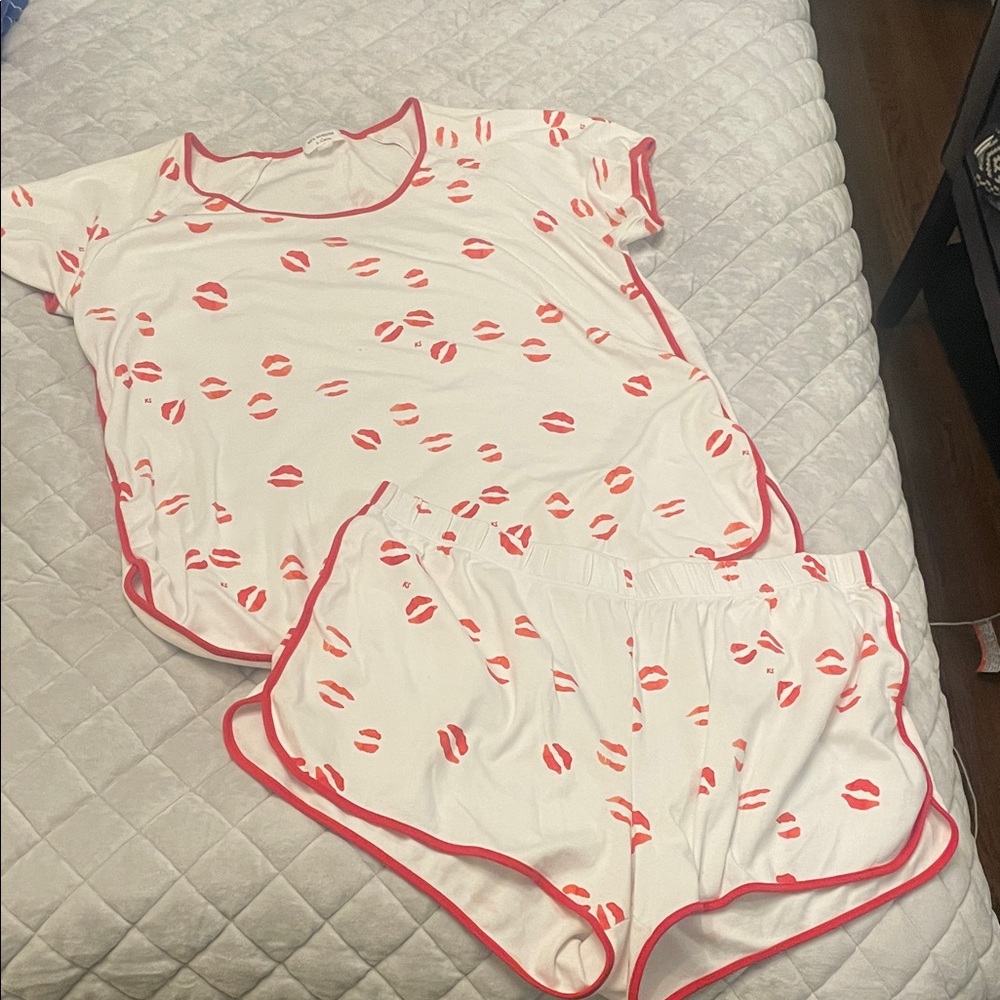 Women's Lake xxl White and Red Lip Print Sleepwear Set Kate Schelter collab